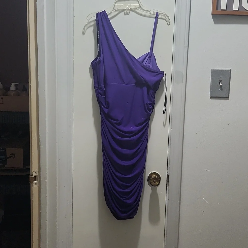 Dress - Picture 2 of 4
